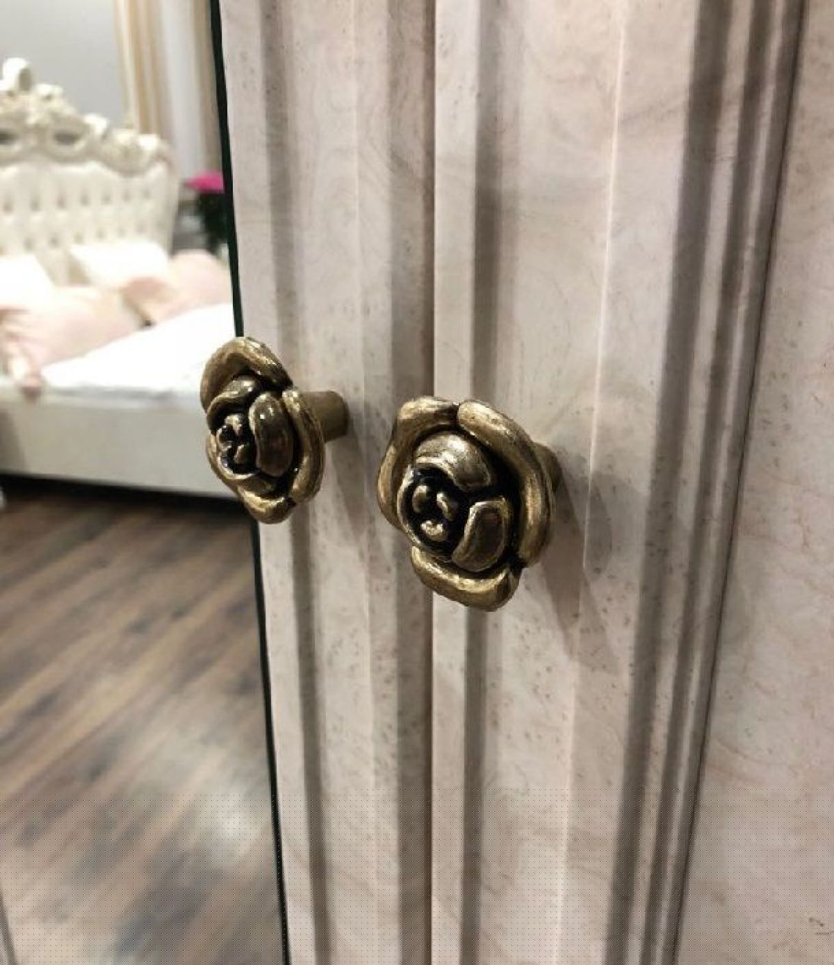 Шкаф 3-х створчатый (2+1) с зеркалом Афина (крем корень) | фото 3